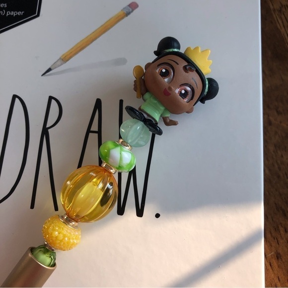 Disney doorables: The Princess and The Frog: Tiana as child handmade beaded pen - Picture 1 of 3